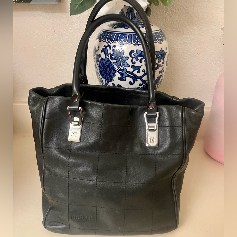 CHANEL caviar chocolate bar quilted black Leather tote handbag with silver cc